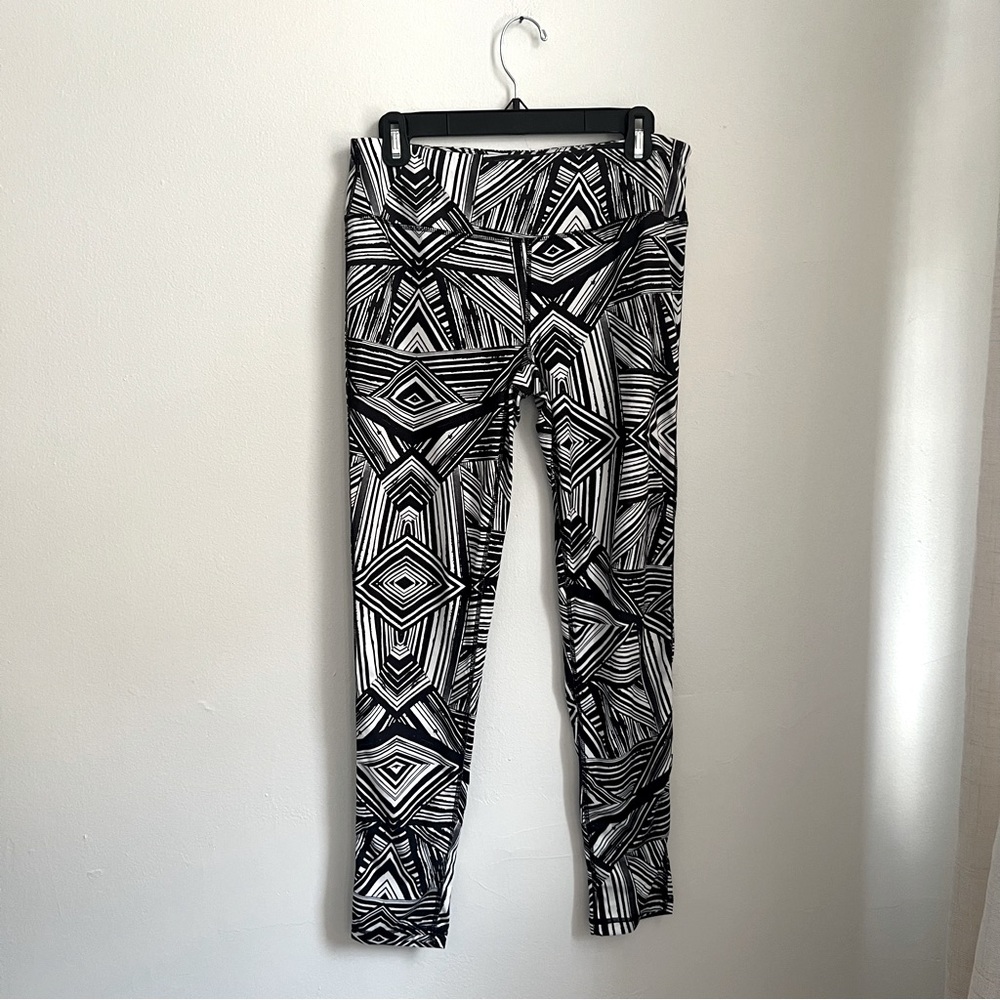 Sweaty Betty Black and White Pattern Leggings, SIZE L